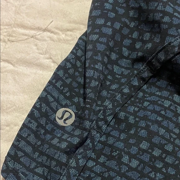 Lululemon Athletica Black and Blue Athletic Shorts - Picture 3 of 7